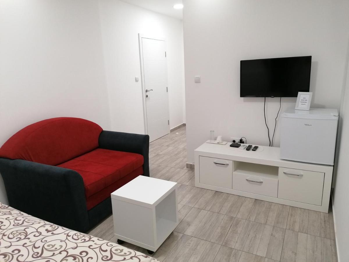 Airport View Apartment *