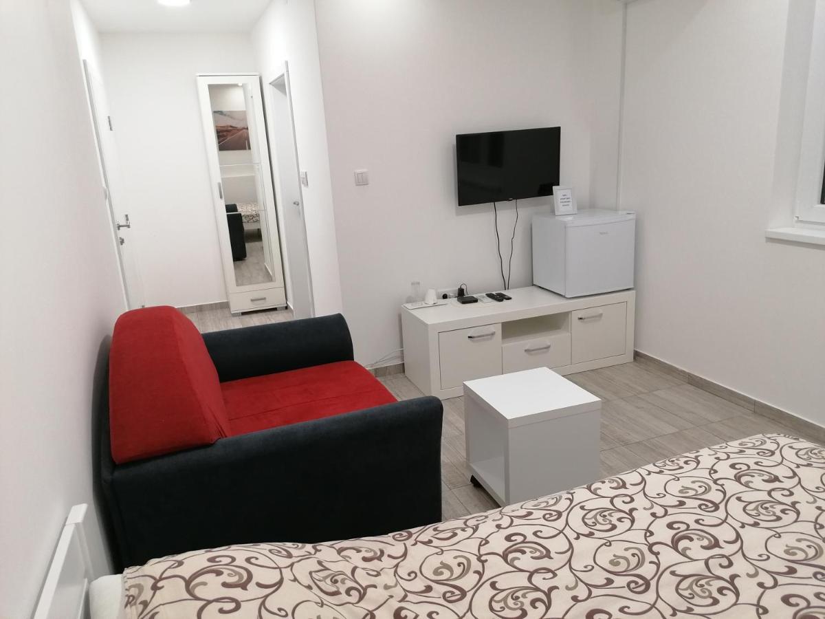 Airport View Apartment *