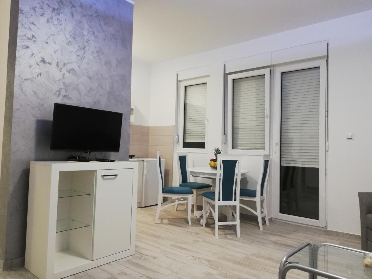 Airport View Apartment Belgrade