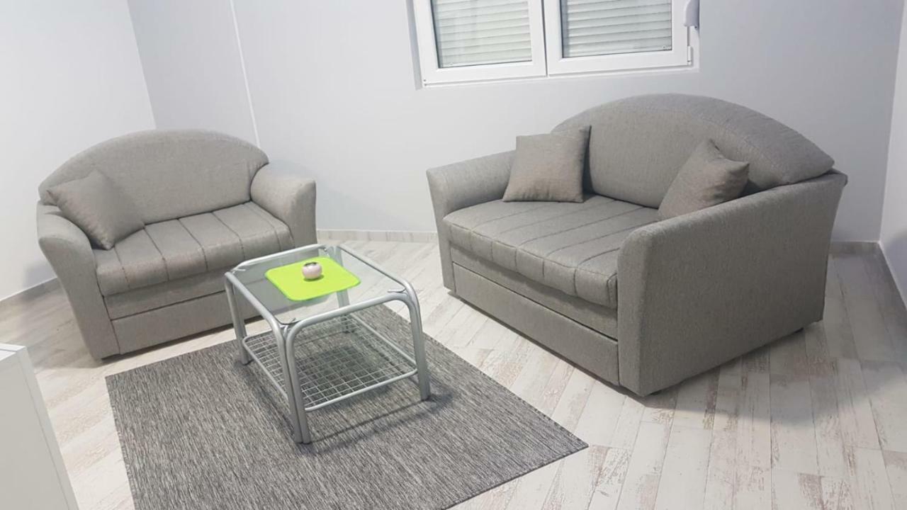 Airport View Apartment *